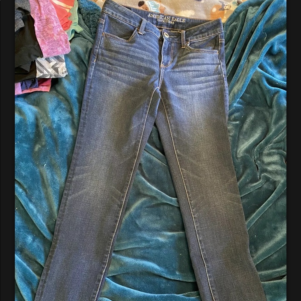 Women’s American Eagle medium wash midrise Super Stretch skinny jeans size 4Long